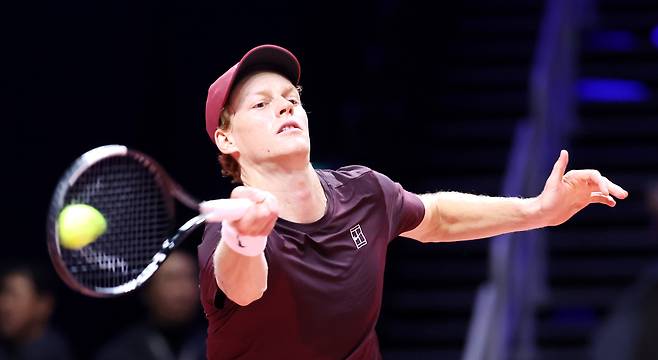 ▲ 10일 인천 인스파이어 아레나에서 열린 '현대카드 슈퍼매치14'에서 얀니크 신네르가 카를로스 알카라스와 스트로크를 하고 있다. /양진수 기자 photosmith@incheonilbo.com