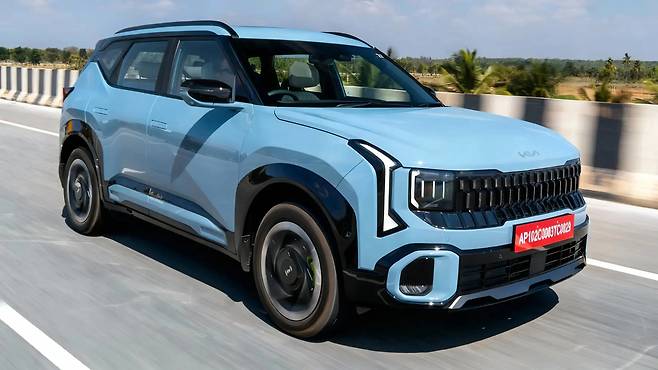 인도 현지 고속도로에서 주행 테스트중인 기아 셀토스 SP3 풀체인지 라이트블로 실차 인도 번호판장착