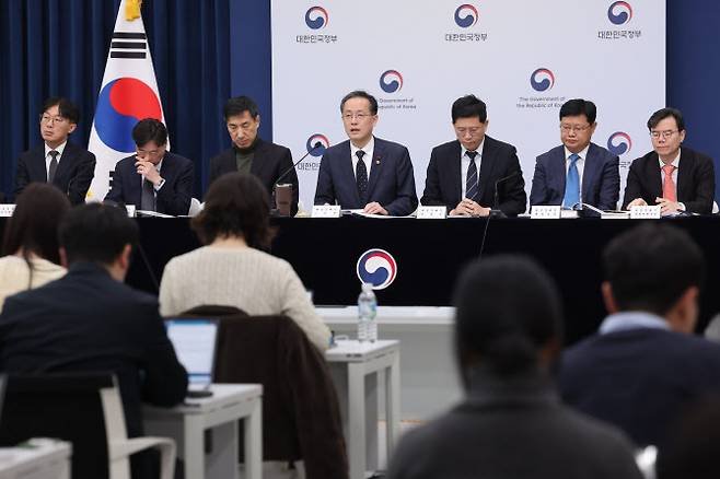 이형일 재정경제부 1차관이 5일 정부세종청사 브리핑룸에서 올해 경제성장전략에 대해 설명하고 있다. (사진=연합뉴스)
