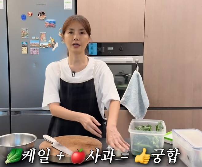 케일과 사과를 함께 먹으면 영양 성분 흡수율이 높아진다. 사진=유튜브 채널 '신애라이프'