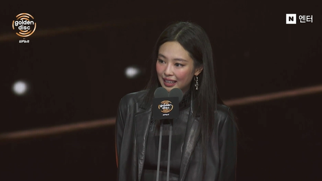 그룹 블랙핑크 제니가 10일 개최된 '제40회 골든디스크어워즈'에서 아티스트 부문 대상을 수상했다. '제40회 골든디스크어워즈' 방송 캡처