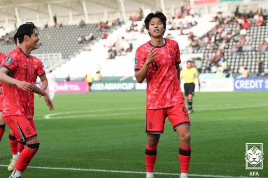 골세리머니를 펼치는 김태원. 사진[연합뉴스]