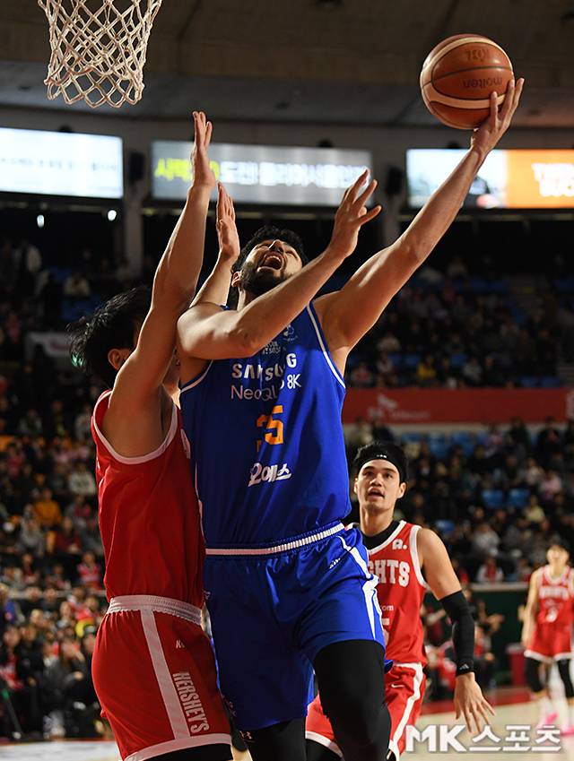 11일 서울 잠실학생체육관에서 2025-2026 KBL 서울 SK와 서울 삼성의 경기가 열렸다. 삼성 케렘 칸터가 슛을 하고 있다. 사진(잠실 서울)=천정환 기자