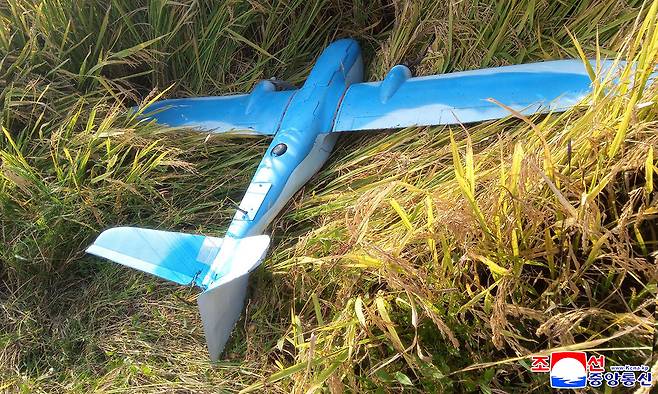 지난해 9월 북한의 전자공격을 받아 개성시 장풍군 논에 추락했다는 무인기이다. 평양=조선중앙통신연합뉴스