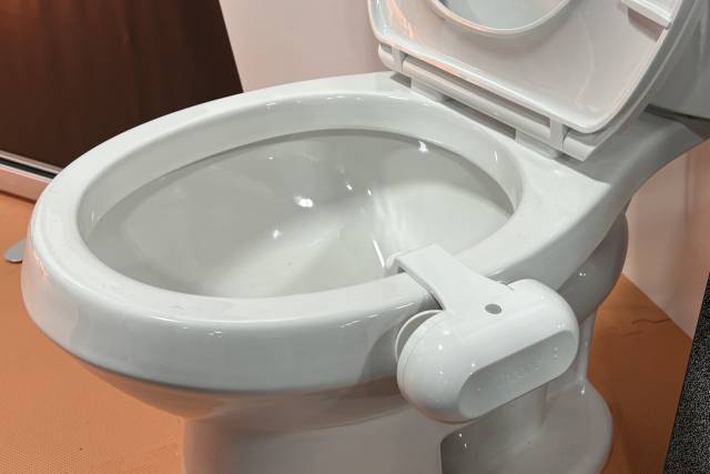 8일(현지 시간) CES 2026이 열린 미국 라스베이거스 베네치안 엑스포에 미국 스타트업 트론의 대변 분석 센서가 전시돼 있다. 라스베이거스=김태호 기자