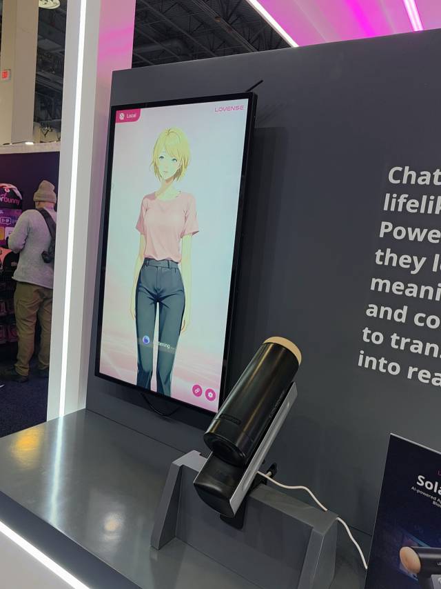 8일(현지시간) 세계 최대 가전·정보기술(IT) 박람회 CES2026가 열린 라스베이거스컨벤션센터(LVCC)에서 로벤스(Lovense)가 남성 전용 성인 용품을 공개하고 시연했다.