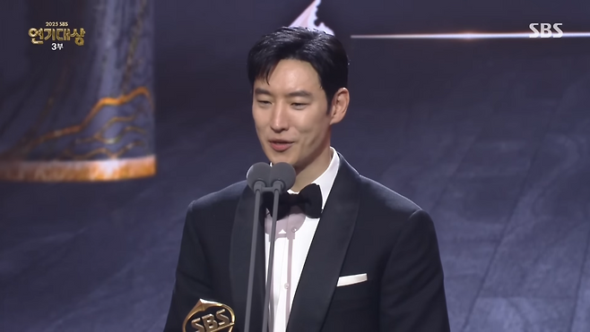 ‘모범택시3’로 ‘2025 SBS 연기대상’ 대상을 수상한 이제훈. 방송 화면
