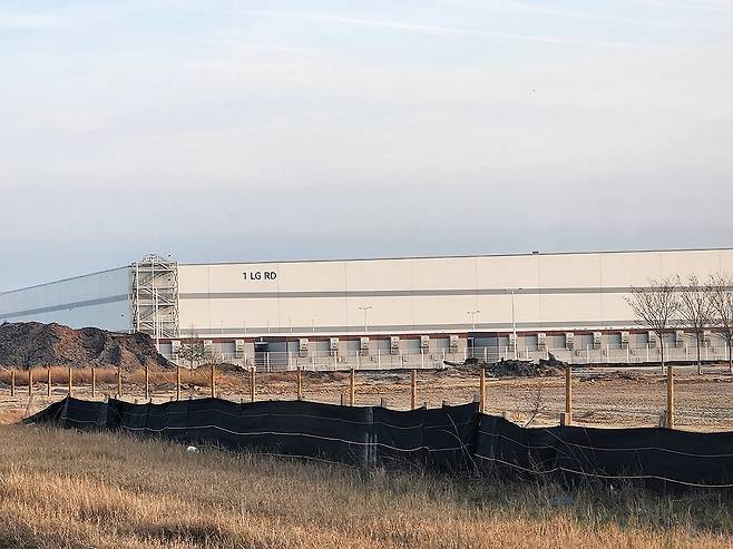 이민 단속 흔적 사라진 현대차그룹-LG엔솔 배터리 합작공장 건설 현장 (서배너[미국 조지아주]= 연합뉴스) 이종원 통신원 = 7일(현지시간) 미국 조지아주 브라이언 카운티 엘라벨의 현대차그룹-LG엔솔 배터리 합작공장 건설 현장의 모습. 현대자동차그룹 메타플랜트 아메리카(HMGMA)에 위치한 이곳은 지난해 9월 미국 이민당국의 한국인 근로자 대량 구금사태가 벌어진 곳이다. 2026.1.11 higher2501@yna.co.kr