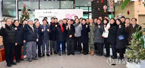 ◇‘강원의 역사전 - 화천의 어제와 오늘’이 지난 10일 청소년수련관에서 최문순 군수, 박진오 강원일보 사장, 한기호 국회의원, 류희상 군의장, 김진호 7사단장, 권호석 화천경찰서장, 조용철 화천소방서장,박대현 도의원, 정종성 문화원장 등 각급 기관·사회단체장이 참석한 가운데 개막했다.