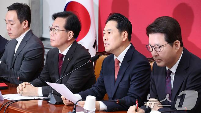 장동혁 국민의힘 대표가 12일 서울 여의도 국회에서 열린 최고위원회의에서 발언하고 있다. 2026.1.12/뉴스1 ⓒ News1 신웅수 기자