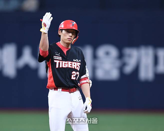 KIA 김호령이 25일 고척스카이돔에서 열린 2025 KBO리그 키움과 경기 4회초 무사2,3루 2타점 2루타를 친 후 세리머니를 하고 있다. 고척 | 최승섭기자 thunder@sportsseoul.com