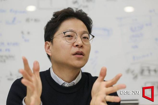 김주영 하이퍼엑셀 대표가 3일 서울 서초구 하이퍼엑셀에서 인터뷰 하고 있다. 강진형 기자