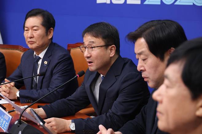 한병도 더불어민주당 원내대표가 12일 오전 서울 여의도 국회에서 열린 최고위원회의에서 발언을 하고 있다. 2026.01.12. 뉴시스