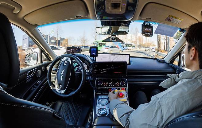 라이드플럭스의 GV80 자율주행 실증 차량. 운전석을 비우고 2100시간 정도를 무사고로 운행했다. 김정훈 기자