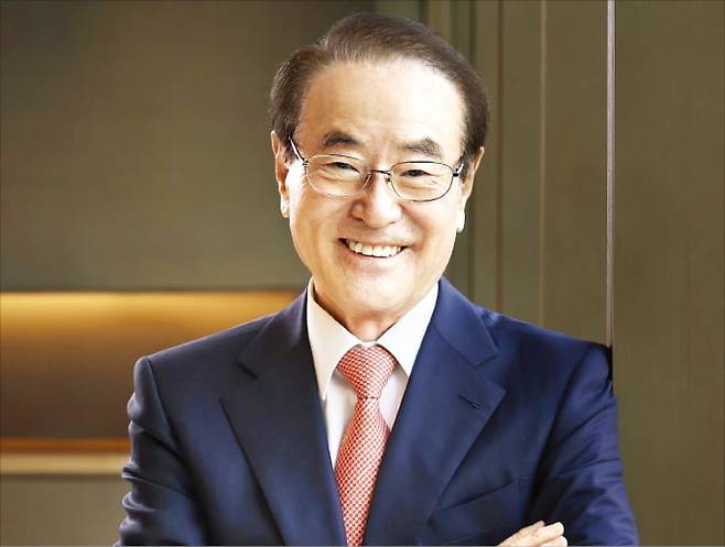 윤세영 태영그룹 창업회장은 2004년부터 2012년까지 대한골프협회장을 지내며 골프 꿈나무 육성과 선수 저변 확대에 힘썼다. 그는 “결자해지 심정으로 블루원을 대한민국 최고 ‘명문 골프장’으로 완성하겠다”고 말했다.  블루원 제공