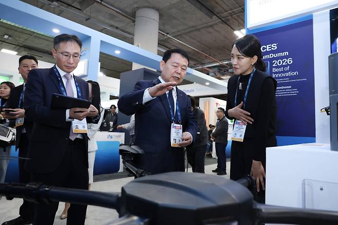 Yun Seog-dae, CEO of Korea Water Resources Corporation, center, attends CES 2026 in Las Vegas on Jan. 6. [KOREA WATER RESOURCES CORPORATION]