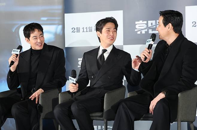 From left: Actors Zo-In sung, Park Jeong-min and Park Hae-joon are seen at a press conference for director Ryoo Seung-wan's film ″Humint″ in Gwangjin District, eastern Seoul, on Jan. 12. [NEWS1]