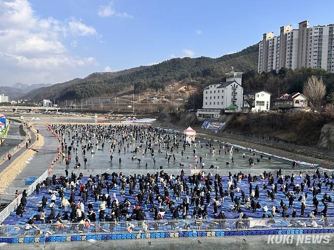 개막 3일만에 5만 8300여명이 방문한 홍천강 꽁꽁축제. (사진=홍천군)