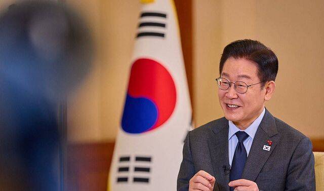 이재명 대통령이 한일 정상회담을 하루 앞둔 12일 청와대에서 일본 NHK와 인터뷰를 하고 있다. 청와대 제공