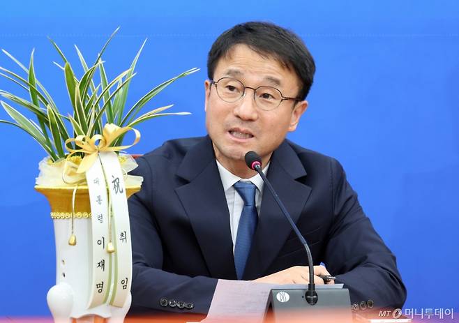 한병도 더불어민주당 원내대표가 12일 오후 서울 여의도 국회에서 우상호 대통령실 정무수석의 예방을 받으며 발언을 하고 있다. /사진=뉴시스