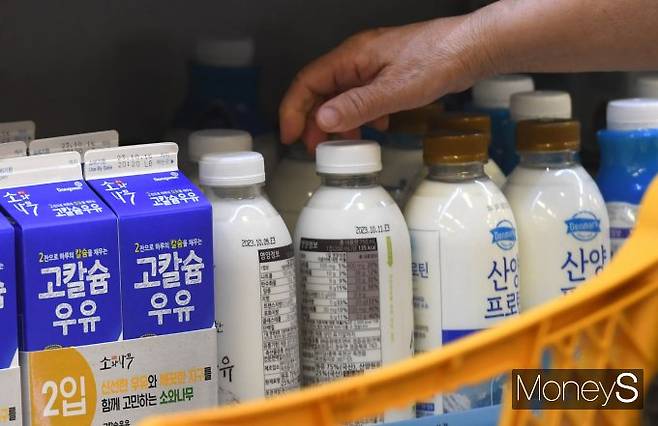 쿠팡의 식품 카테고리 효자 품목인 우유와 라면이 배달의민족 B마트에서 12월 나란히 두자릿수 매출 증가율을 기록했다. 구매 빈도가 잦은 생필품의 매출이 경쟁사 실적으로 이동한 것은 쿠팡의 충성 고객 이탈을 시사한다는 분석이 제기된다. /사진=장동규 기자