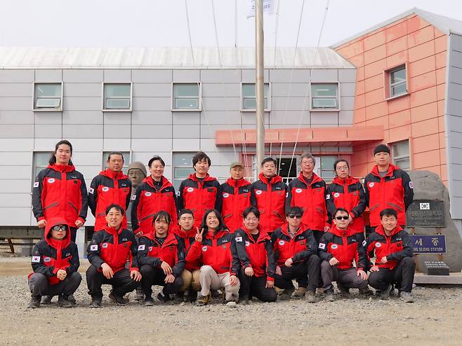 제37차 남극세종과학기지 월도대원들. 본인 제공