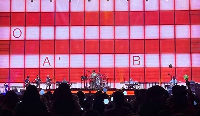 가왕 조용필과 위대한 탄생의 ‘판도라의 상자’ 무대