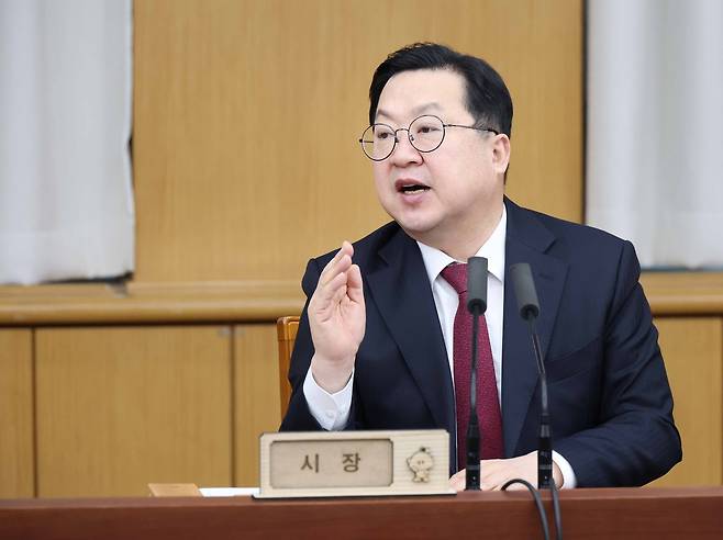주간업무회의 하는 이장우 대전시장 [대전시 제공. 재판매 및 DB 금지]