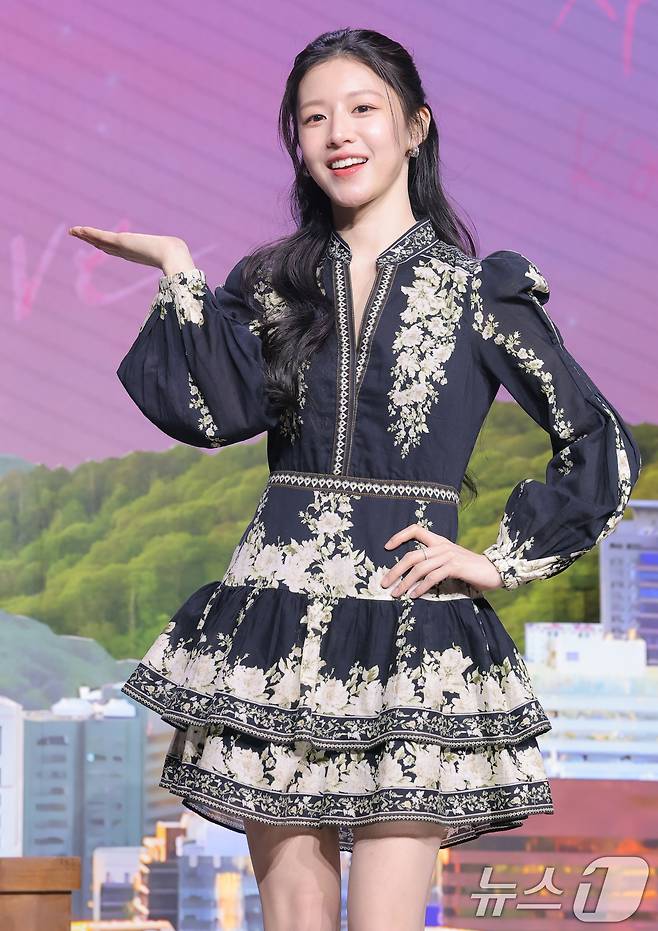 배우 고윤정이 13일 서울 강남구 조선팰리스 서울강남에서 열린 넷플릭스 시리즈 '이 사랑 통역 되나요?' 제작발표회에 참석해 포즈를 취하고 있다. '이 사랑 통역 되나요?'는 다중언어 통역사 주호진(김선호 분)이 글로벌 톱스타 차무희(고윤정 분)의 통역을 맡게 되면서 펼쳐지는 예측불가 로맨틱 코미디다. 2026.1.13/뉴스1 ⓒ News1 권현진 기자