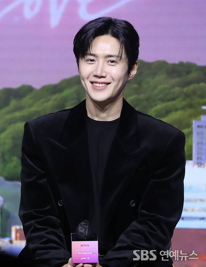 '이사통' 4개국어 연기한 김선호 다중언어 연기, 액션보다 어려웠다