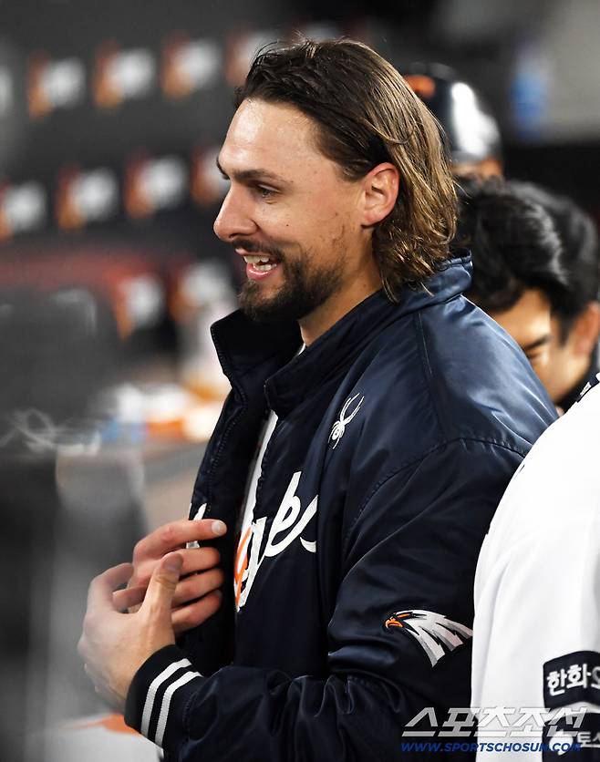 30일 대전 한화생명볼파크에서 열린 한국시리즈 4차전 한화 이글스와 LG 트윈스의 경기. 한화 와이스가 숨을 고르고 있다. 대전=박재만 기자 pjm@sportschosun.com/2025.10.30/