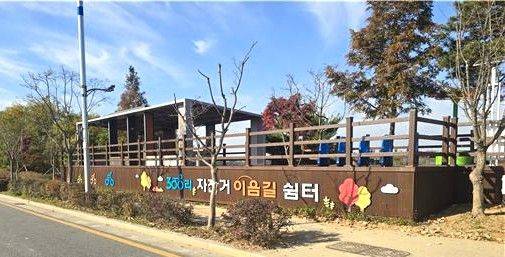 인천시는 청라국제도시에서 영종국제도시까지 해안선을 따라 자전거로 일주 할 수 있는 ‘300리 자전거 이음길’ 조성을 추진한다. 사진은 인천 서구 구간에 조성된 자전거 이음길 쉼터. 인천경제자유구역청 제공.