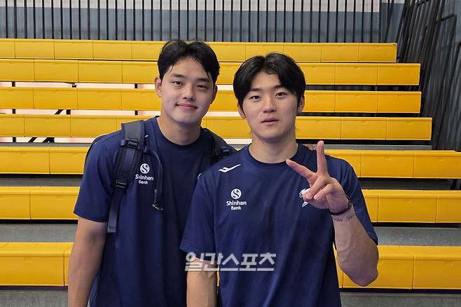 11일 사이판 올레아이 스포츠 콤플렉스에서 만난 문동주-김도영. IS 포토