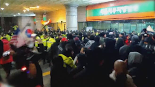 지난해 1월 서울서부지법에서 발생한 폭력난동 사태