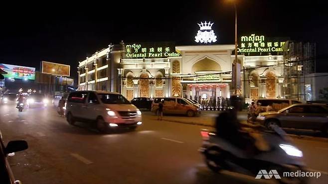 A Chinese-run casino in Sihanoukville, Cambodia, is shown in this screen capture from the Channel NewsAsia website. Yun Young-ho, former head of the Unification Church’s global headquarters, allegedly discussed a casino business in Cambodia with his sister-in-law after stepping down from his post. [SCREEN CAPTURE]