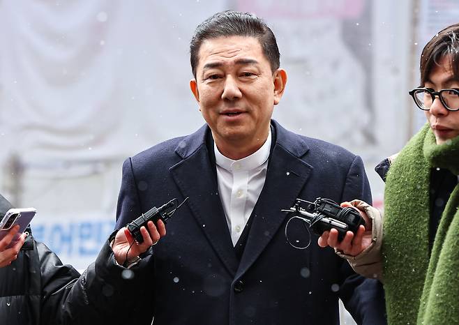 Kim Byung-kee, former floor leader of the Democratic Party, arrives for a meeting of the party’s ethics tribunal at the Democratic Party headquarters in Yeouido, western Seoul, on Jan. 12, 2026. [NEWS1]