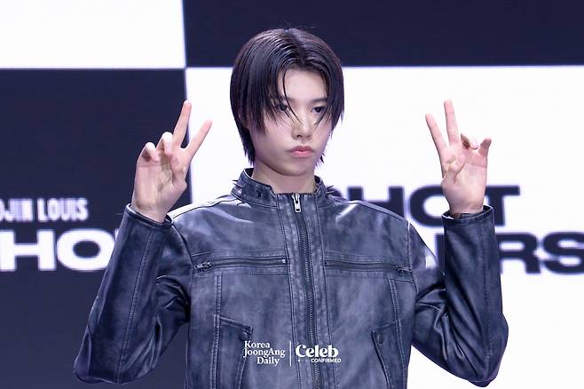LNGSHOT’s Louis poses for photos during a showcase for the release of the group’s first EP, ″Shot Callers,″ at Myunghwa Live Hall in western Seoul on Jan. 13. [DANIELA GONZALEZ PEREZ]