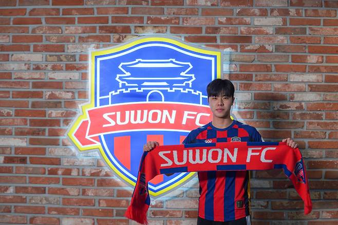 수원FC는 13일 최기윤 영입을 발표했다. 수원FC 제공