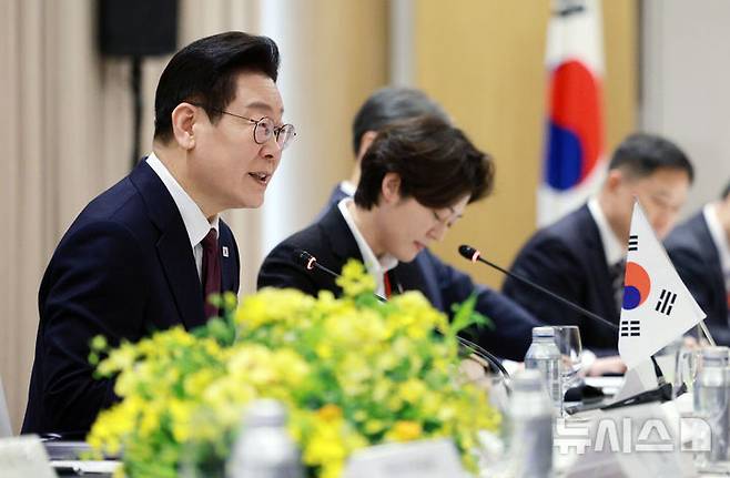 [나라=뉴시스] 고범준 기자 = 이재명 대통령이 13일(현지 시간) 나라현 회담장에서 열린 다카이치 사나에 일본 총리와 한일 확대 정상회담에서 발언하고 있다. 2026.01.13. bjko@mewsis.com