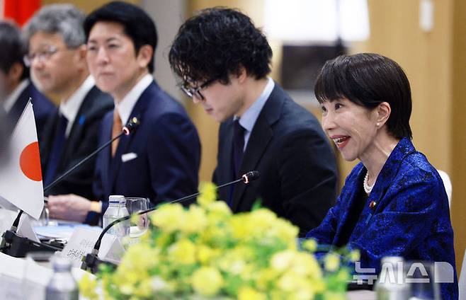 [나라=뉴시스] 고범준 기자 = 다카이치 사나에 일본 총리가 13일(현지 시간) 나라현 회담장에서 열린 이재명 대통령과 한일 확대 정상회담에서 발언하고 있다. 2026.01.13. bjko@mewsis.com