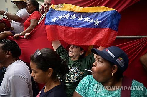 베네수엘라 수도에서 니콜라스 마두로 대통령 부부 석방을 요구하는 지지자들 [로이터=연합뉴스 제공]