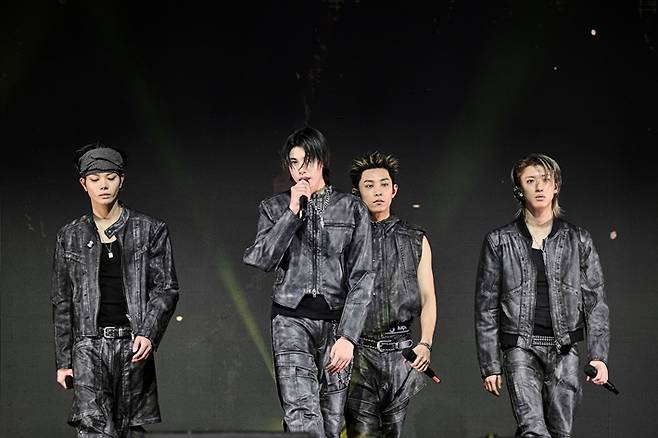 롱샷의 미니 1집 '샷 콜러스'는 13일 저녁 6시 발매된다. 모어비전 제공