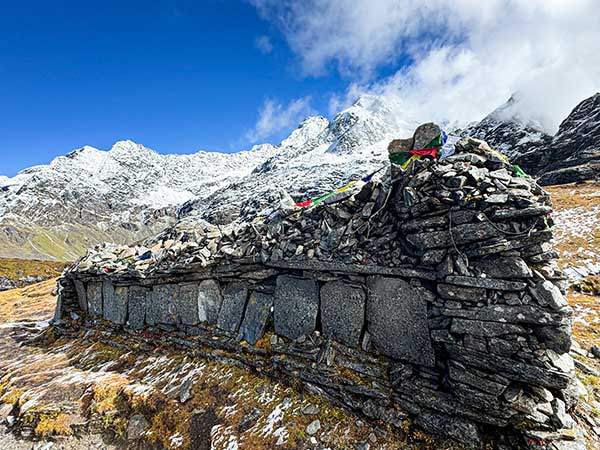 하산길, 마칼루 루랄의 빠스포카리를 지나 지도에 없는 이름 모를 라(언덕).