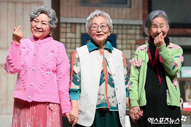 '82세' 손숙 눈 안 보여, 녹음 듣고 대사 암기…이렇게라도 (노인의 꿈)[종합]