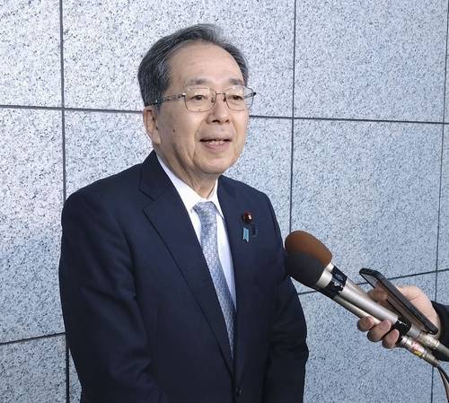 사이토 데쓰오 공명당 대표   (교도=연합뉴스) 일본 집권 자민당과 연립에서 이탈한 공명당 사이토 데쓰오 대표가 12일  제1야당인 입헌민주당 노다 요시히코 대표와 만나 양당간 선거협력을 검토하기로 한 뒤 취재진의 질문에 답하고 있다. 2025.1.12. evan@yna.co.kr