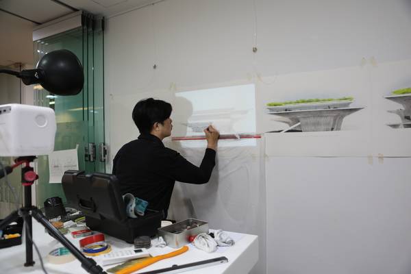 오호근 건축가가 제2세종문화회관 국제설계공모 관련 작업을 하고 있다. /오호근 건축가 제공