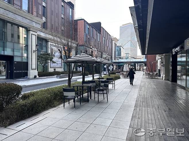 14일 인천 연수구 송도국제도시 NC큐브 커낼워크 모습. 점심시간대임에도 거리는 한산하다. 사진=노선우 기자