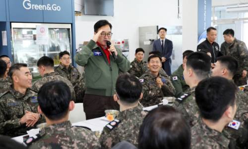 ◇우원식 국회의장이 14일 원주 공군 제8전투비행단을 방문해 장병들을 격려했다. 국회의장실 제공.