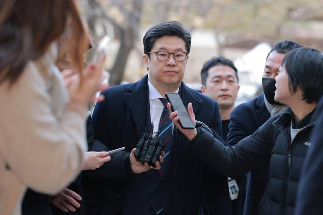 김병주 MBK파트너스 회장이 구속영장 실질심사에 참석하고 있다 [사진=뉴시스]