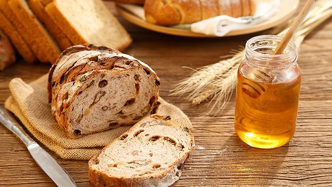 통밀 사워도우 빵은 혈당 관리와 대사 건강에 유리하다｜출처: 클립아트코리아